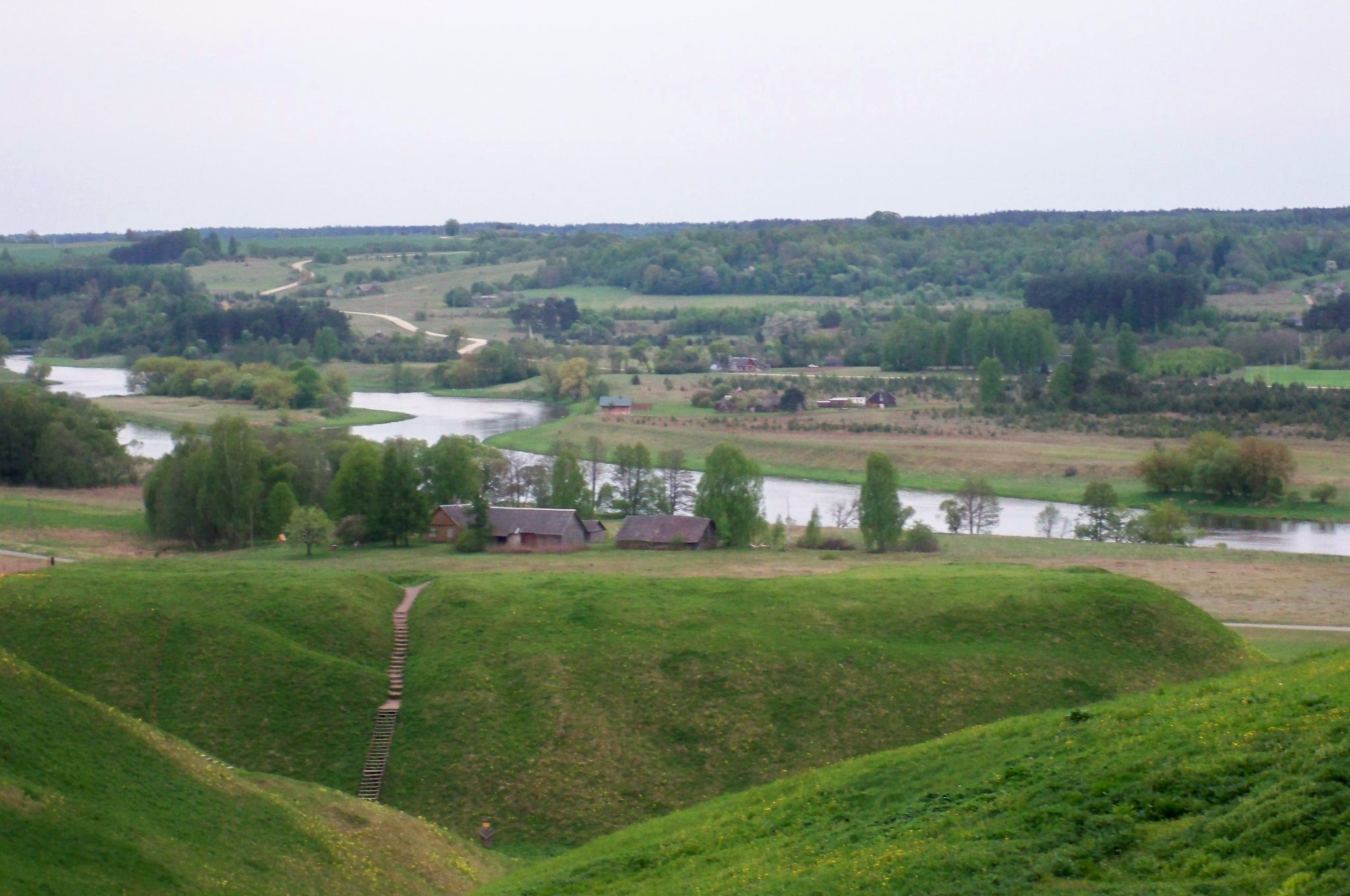 Kernavės piliakalniai, Širvintų raj., Kernavė
