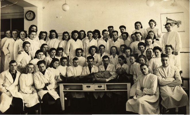 Vaizdas:Studentavimo metai. Kauno vytauto didžiojo universitetas. Kurso draugai. 1943 m. 824.png