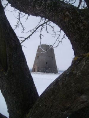 Žiurlių malūnas pro "rakto" skylutę ( O.B.foto)