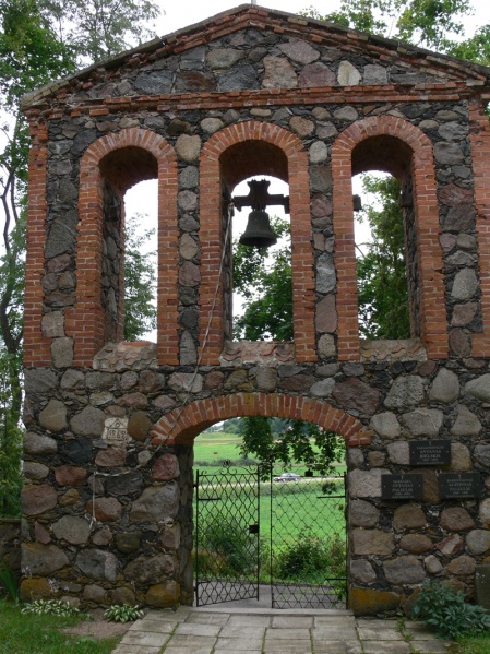 Vaizdas:Šv. Antano Paduviečio bažnyčios vartai-varpinė 444.jpg