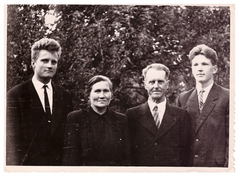 Vaizdas:Tautvilio tėvai ir brolis, 1963 574.jpg