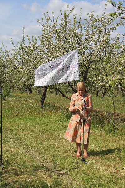Vaizdas:"Poezija sodų žydėjime" Poetė A. Varnelienė 843.jpg