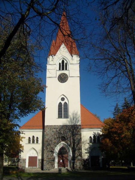 Vaizdas:Šilutės evangelikų liuteronų bažnyčia rudenį 844.jpg