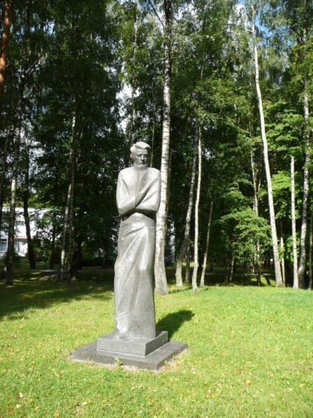 Vaizdas:Poeto Antano Vienažindžio paminklas Mažeikiuose 558.jpg