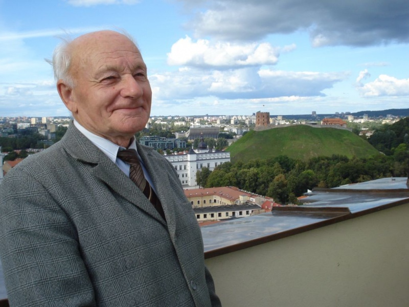Vaizdas:A. Bekenis grožisi Vilniaus panorama 932.jpg