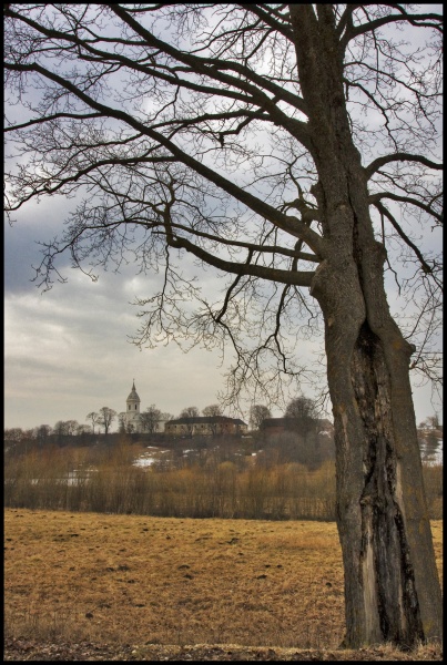 Vaizdas:Žvelgiant į bažnyčią 868.jpg