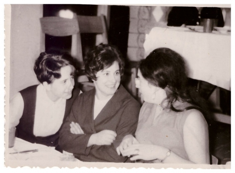 Vaizdas:Romualda Mintaučkytė, Paulina Janikūnaitė ir Birutė Bukinienė, 1969 m. 2.jpg