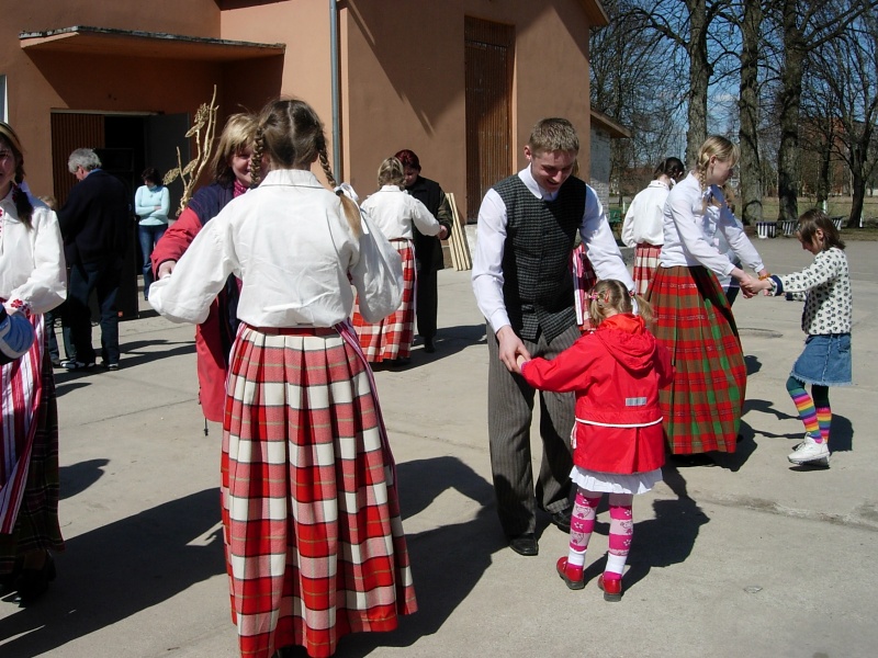 Vaizdas:Šokame... (Katyčių mstl. Šilutės r.) 378.jpg