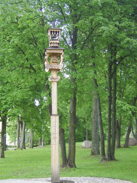 Vaizdas:Jonava. Stogastulpis Sąjūdžio 20-mečiui atminti 267.jpg