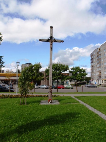 Vaizdas:Kryžius prie Šv. Pranciškaus Asyžiečio bažnyčios 521.jpg