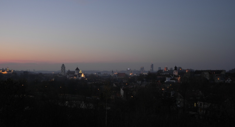 Vaizdas:Vakarėjant. Vilnius 256.jpg