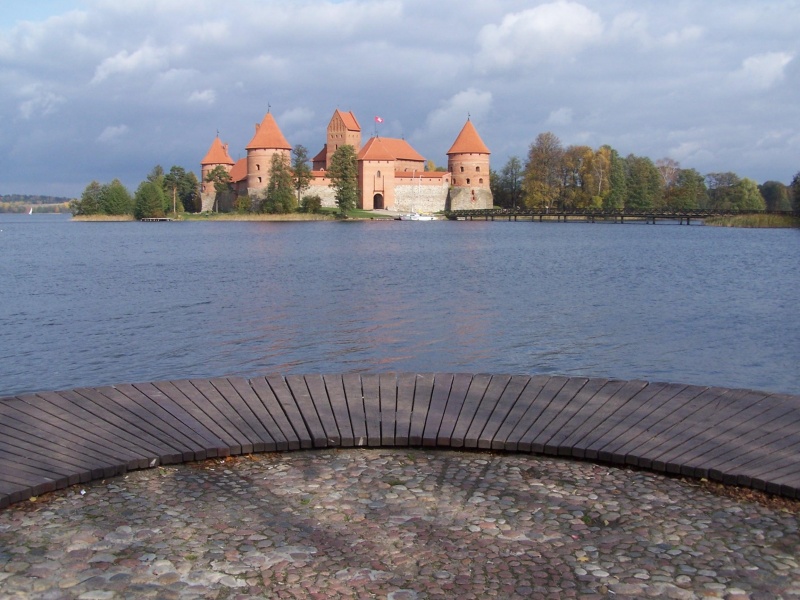 Vaizdas:Trakų pilis rudeniop 998.jpg