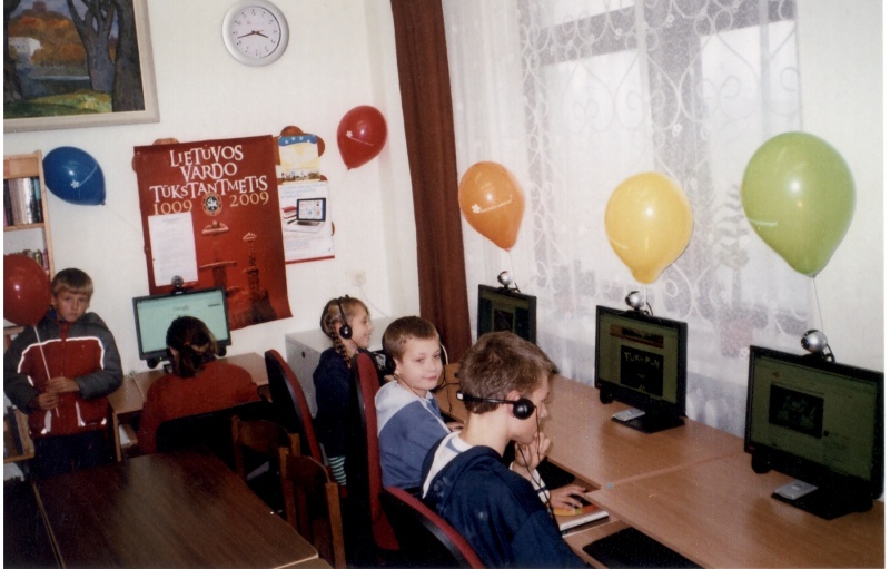 Vaizdas:Į biblioteką atkeliavo nauji kompiuteriai 777.jpg