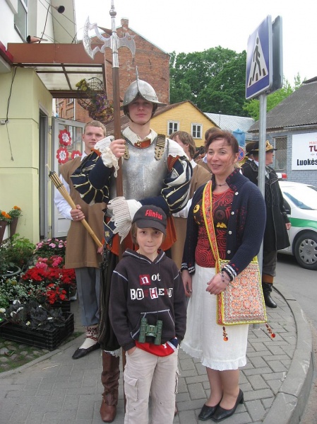 Vaizdas:Telšių miesto šventėje 2010. Su karžygiu 304.jpg