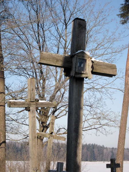 Vaizdas:Mediniai kapinaičių kryžiai 588.jpg