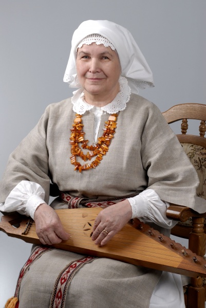 Vaizdas:Kanklininkė, tautodailininkė Ona Patronaitienė 419.jpg