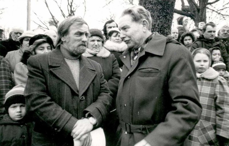 Vaizdas:Rackaitis prie Nepriklausomybes azuolo.jpg