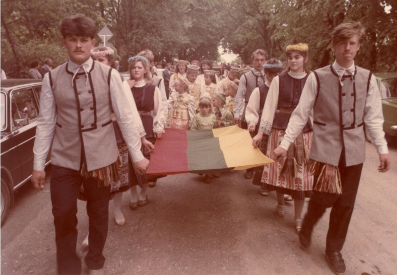 Vaizdas:Vėliavos šventinimas 2.JPG