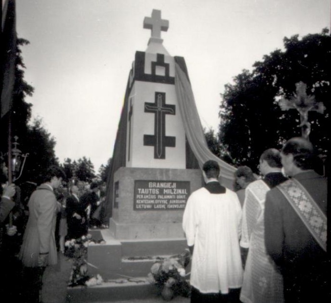 Vaizdas:B23 paminklas - Kopija (2).jpg