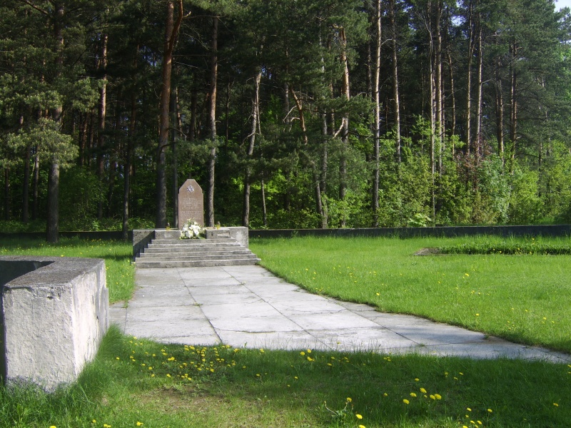 Vaizdas:Žydų genocido vieta Girelėje.JPG