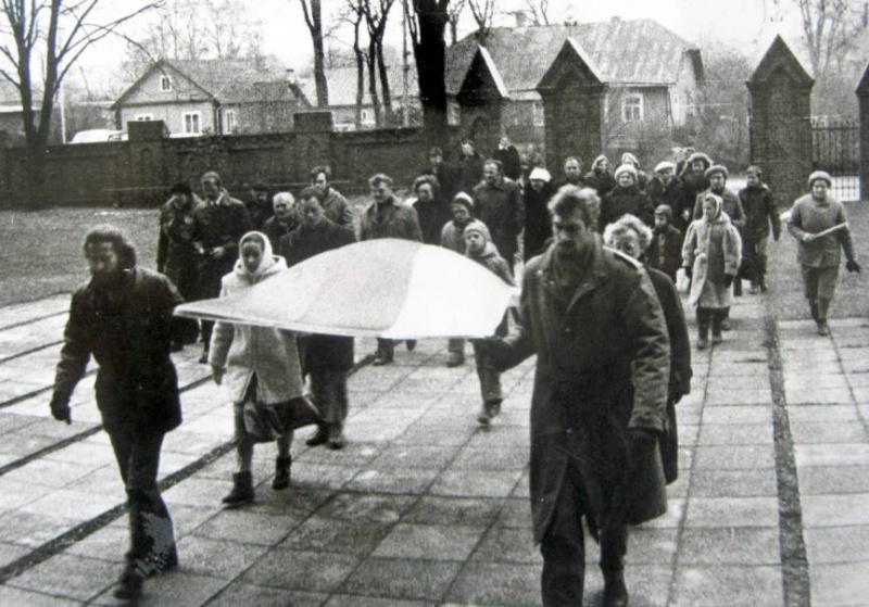 Vaizdas:A. Vingrys nesa trispalve, 2.jpg