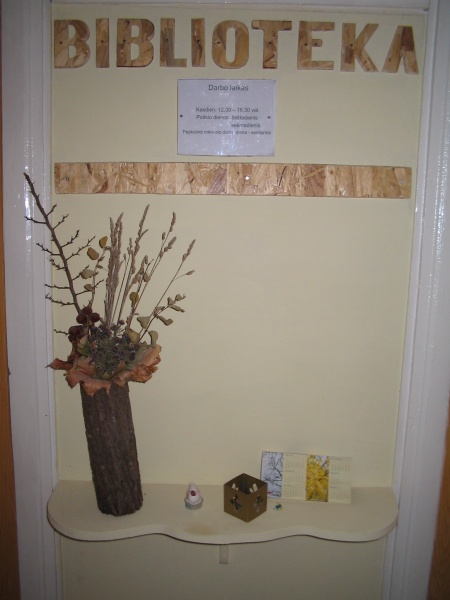 Vaizdas:Bibliotekoje 2 749.jpg