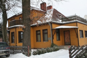 I. Jonyną (Rūtų g. 3). V. Tamoliūnas