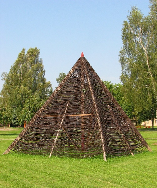 Vaizdas:Kaštonų piramidė Vieciūnuose... 493.jpg