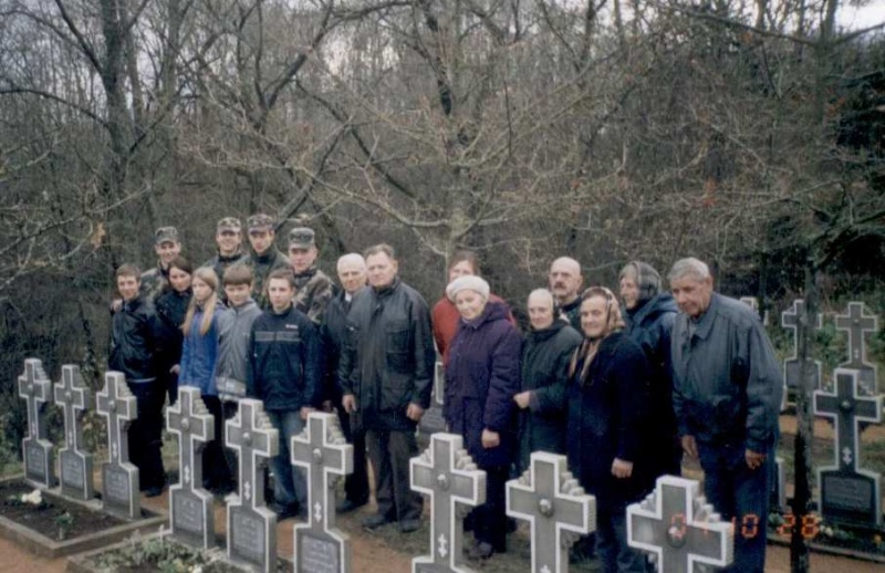 Vaizdas:Su Dariaus ir Gireno kuopos sauliais.jpg