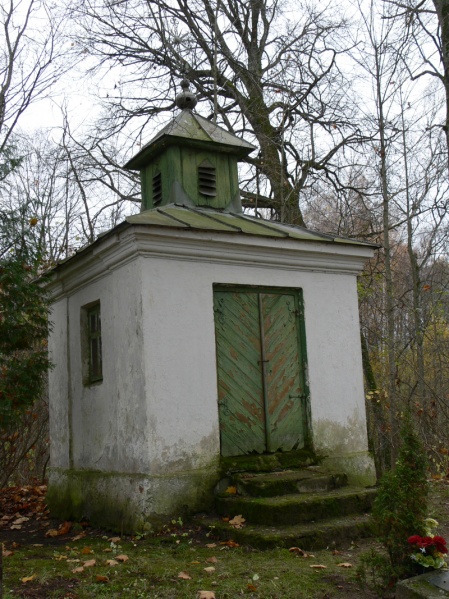 Vaizdas:Koplytėlė Radžiūnėlių kaimo kapinaitėse 615.jpg