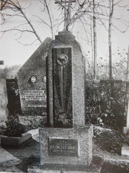 Vaizdas:Kazimiero udros kapas.JPG
