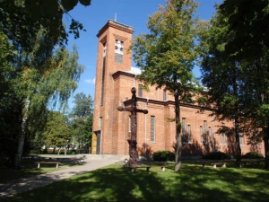 Ši bažnyčia yra J. Basanavičiaus g. 18