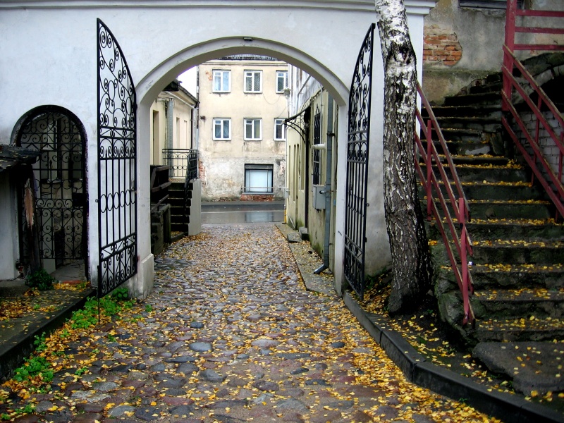 Vaizdas:Ruduo senamiestyje 145.jpg