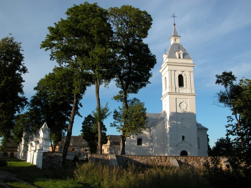 Vaizdas:Žvilgsnis į Palėvenės bažnyčią 896.jpg