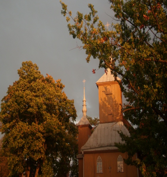 Vaizdas:Saulės apšviesta Rudiškių bažnyčia 581.jpg