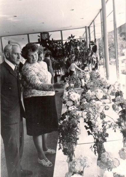 Vaizdas:J. Juodelis geliu parodoje 77.jpg