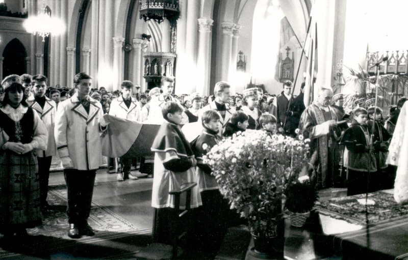 Vaizdas:Trispalves sventinimas.jpg