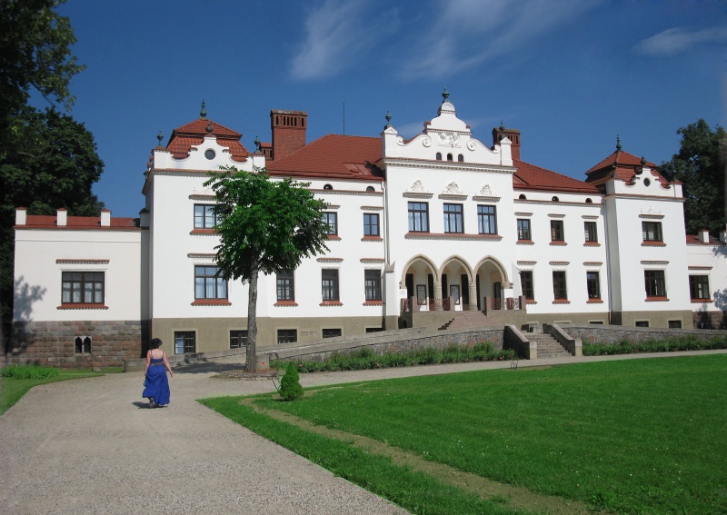Vaizdas:Į Rokiškio dvarą 700.jpg