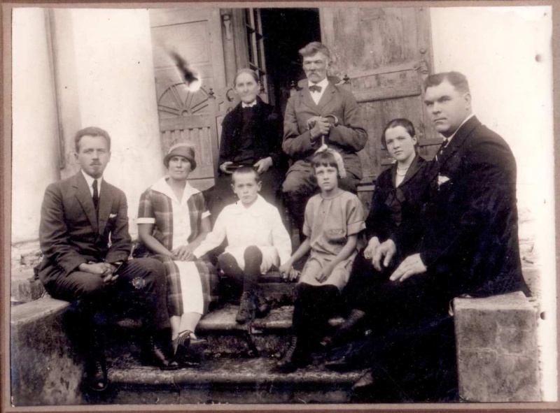 Vaizdas:Dvarelio savininkai 62.jpg