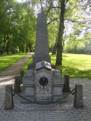 Jonava. Paminklas Homero vertėjui J. Raliui