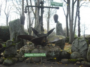 Pagonių šventykla V.Into sodyboje. Mosėdis