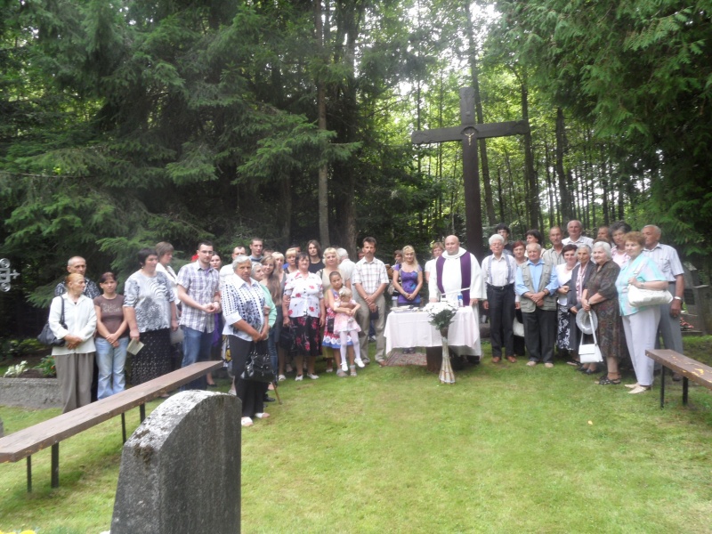 Vaizdas:Kavolių kapinaičių šventė 243.jpg
