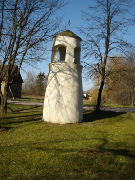Vaizdas:Koplytstulpis 1710 m. maro aukoms atminti, Pikeliai, Mažeikių r 620.jpg