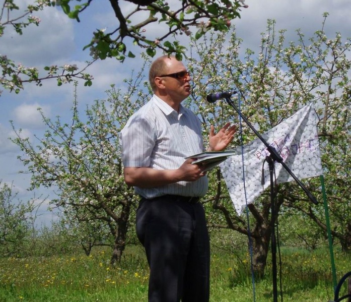 Vaizdas:"Poezija sodų žydėjime" Poetas Vyt. Stulpinas 559.jpg