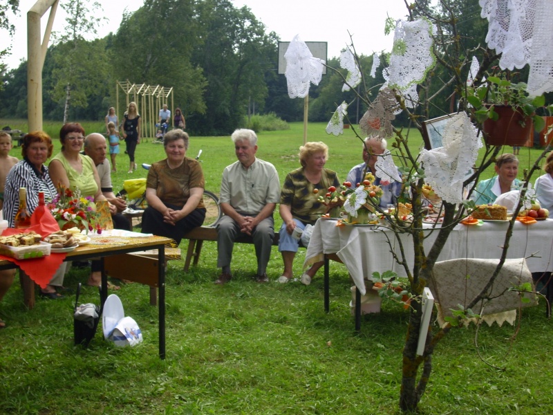 Vaizdas:Akimirka iš bendruomenės šventės 1000.jpg
