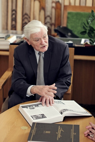 Vaizdas:V. Adamkus 638.jpg