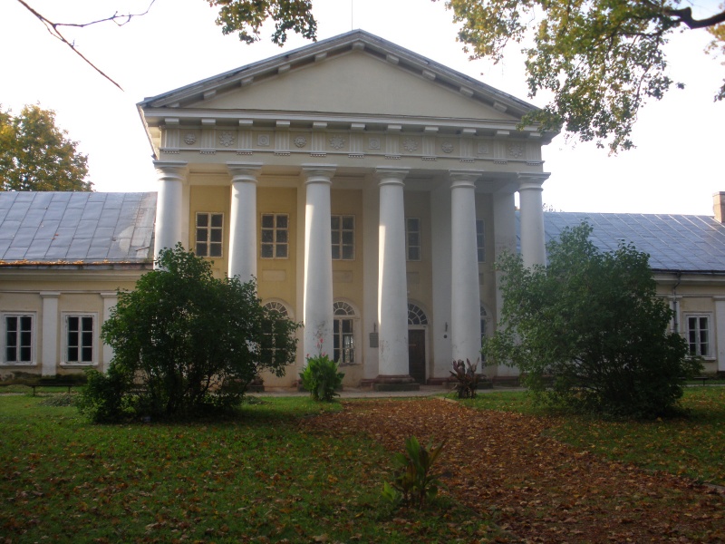 Vaizdas:Salų dvaras 2010 Paradinis įėjimas 123.jpg