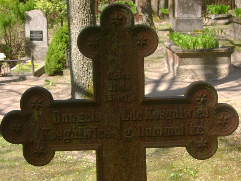 Vaizdas:Bitėnų kapinės (14).JPG