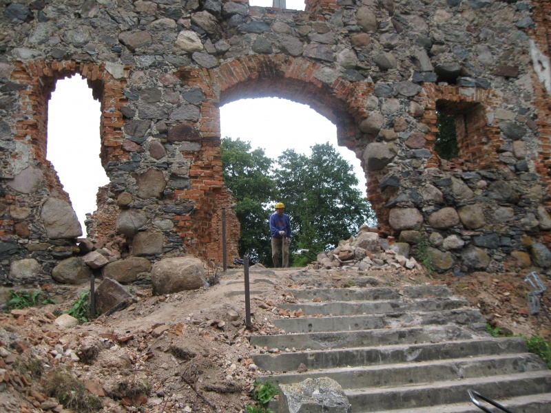 Vaizdas:Senosios bažnyčios griuvėsiai - Kalnujų simbolis 503.jpg