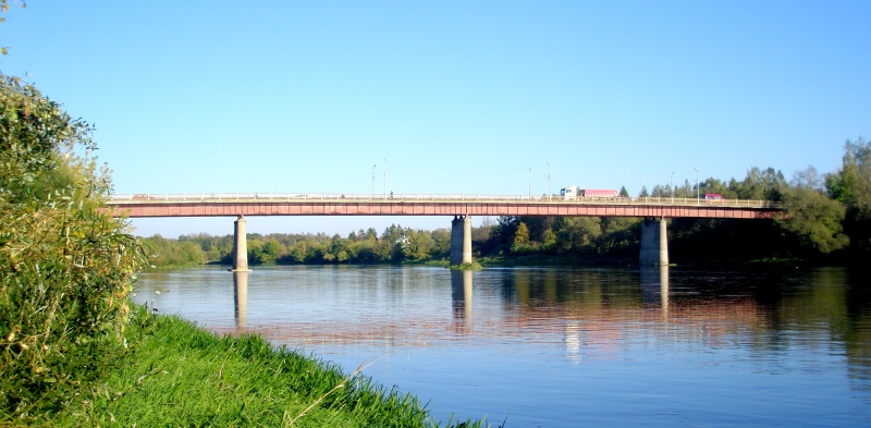 Vaizdas:Tiltas, jungiantis miestą 918.jpg